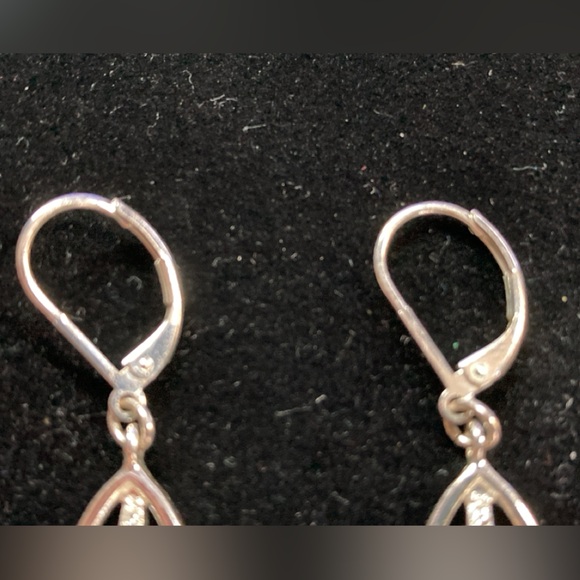 SILVER TONE AND FACETED GEMSTONE ENTWINED SHIMMER EARRINGS - Picture 5 of 7